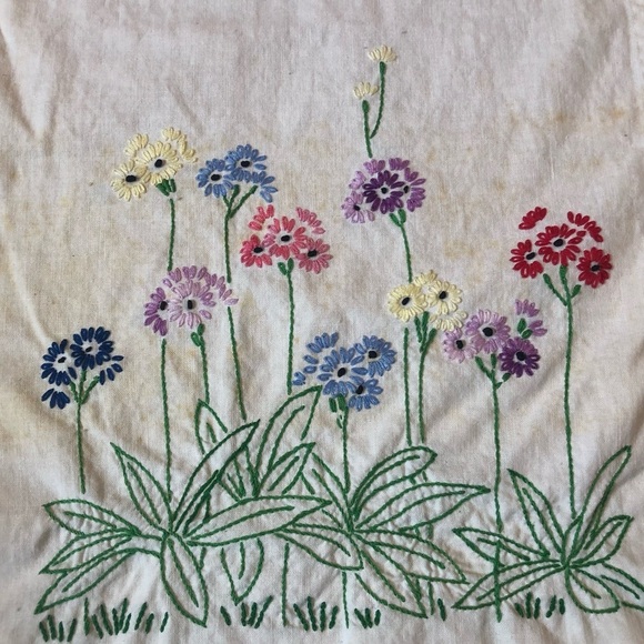 Vintage Hand Embroidered Dresser or Chest of Drawers Scarf - Picture 2 of 11